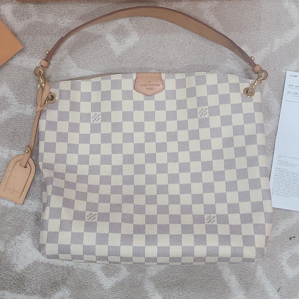LV Graceful PM - Picture 1 of 16